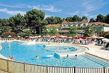 홀리데이파크 Pierre & Les Pins 3*